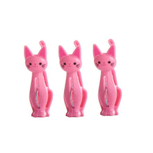 Load image into Gallery viewer, 4Pcs Cute Cats Plastic Clothes Pegs Clothespins Cartoon Beach Towel Clips Bed Sheet Handdoek Socks Windproof Laundry Pins